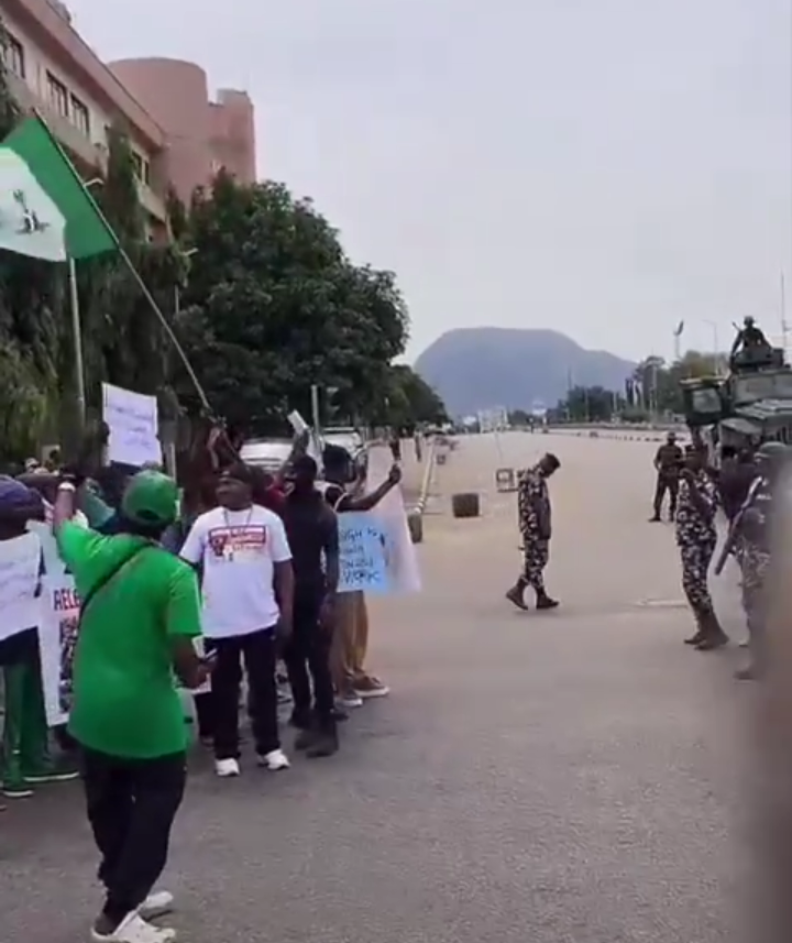 Pro-Tinubu Group Protests in Abuja, Accuses Makinde of Politicising Oriire Schoolchildren Kidnap Case ‎ ‎